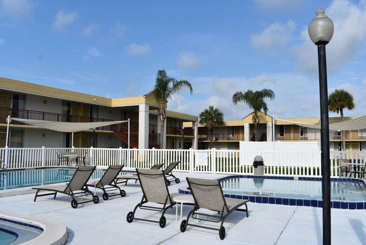 Super 8 By Wyndham Ocala I-75 Hotel Kültér fotó