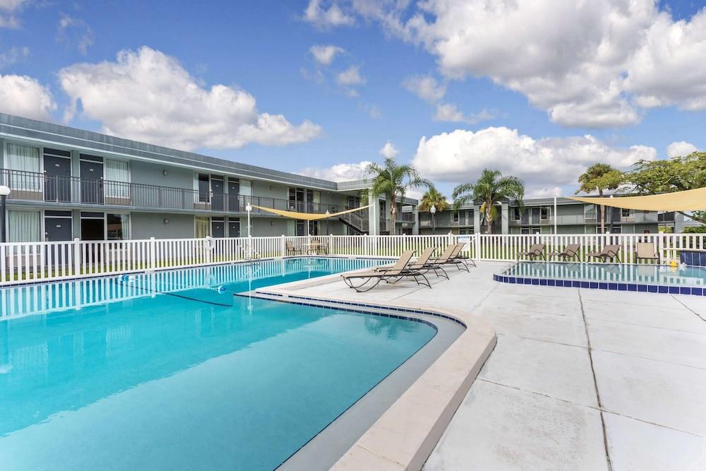 Super 8 By Wyndham Ocala I-75 Hotel Kültér fotó