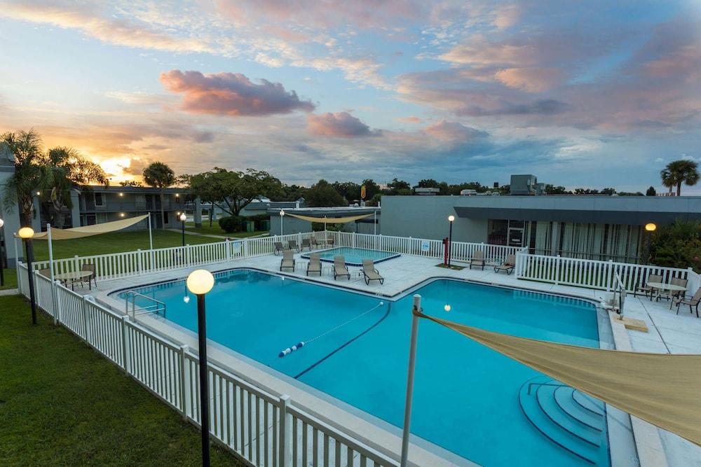 Super 8 By Wyndham Ocala I-75 Hotel Kültér fotó